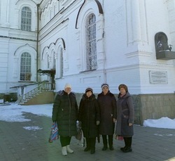 Енотаевцы старшего возраста посетили храм Пресвятой Богородицы в селе Никольское