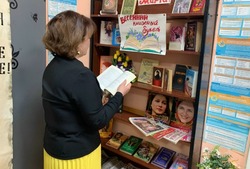 Библиотеки Енотаевского округа презентуют читателям новые книжные выставки