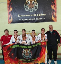 Енотаевские борцы стали победителями чемпионата России