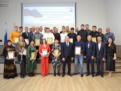 Енотаевским аграриям вручены заслуженные награды
