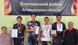 Енотаевский борец получил чемпионский пояс по смешанным видам единоборств