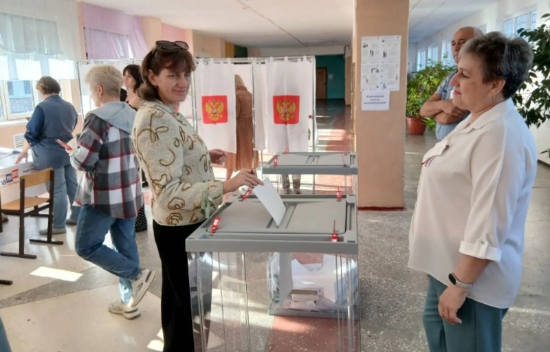 В Енотаевском округе открылись избирательные участки