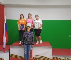 Енотаевские спортсменки приняли участие в турнире по теннису среди пенсионеров АО