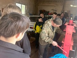 Обучающиеся Енотаевского филиала АГАСУ посетили автосервис