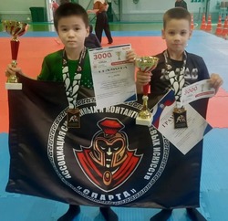 Енотаевские борцы завоевали золото в межрегиональном турнире