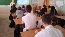 В Енотаевском районе проходят профориентационные беседы с молодежью