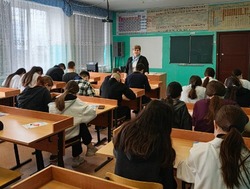 Енотаевский центр занятости проводит выездные встречи со школьниками