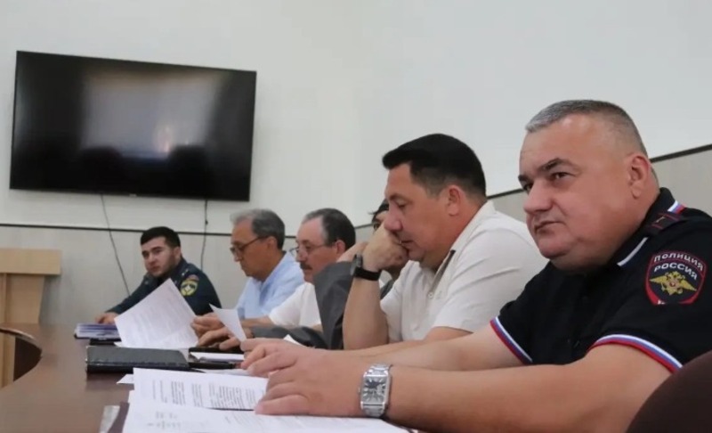 В администрации Енотаевского округа обсудили вопросы безопасности жителей
