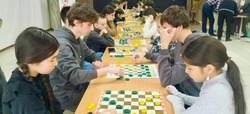  В центре культуры села Енотаевка состоялся турнир по шашкам среди школ района