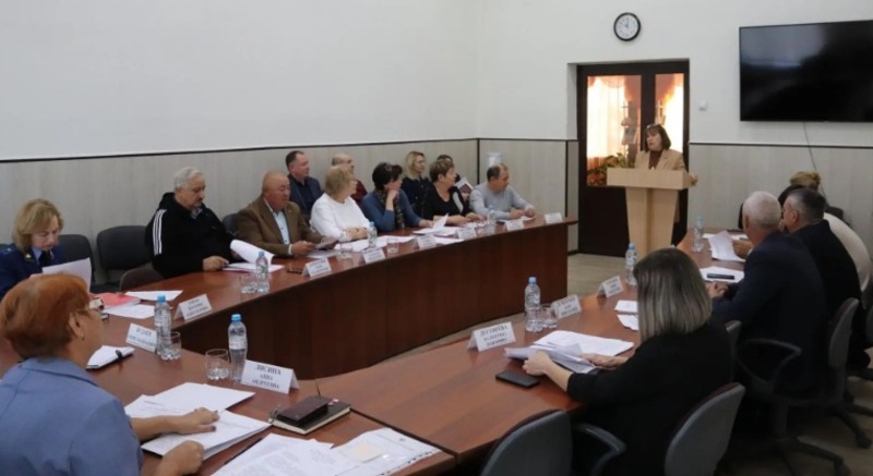 В Енотаевском округе прошло заседание Совета депутатов