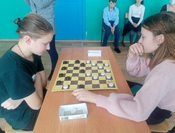 Шашечный турнир прошёл в школе Енотаевского района