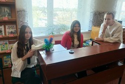 Енотаевская молодёжь знакомится с профессией «Библиотекарь»
