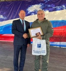 Депутату Валерию Ашихмину присвоено звание почётного жителя села Енотаевка