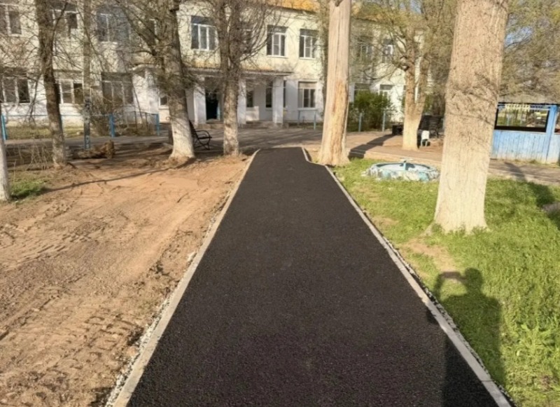 В Енотаевском округе продолжается работа по благоустройству территорий