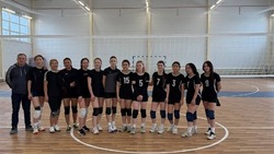 В Енотаевке прошла товарищеская игра по волейболу