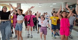 Енотаевским детям напомнили правила поведения на дороге