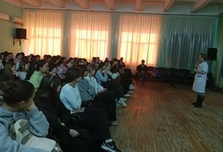 В школе села Енотаевка прошла встреча с врачом поликлиники
