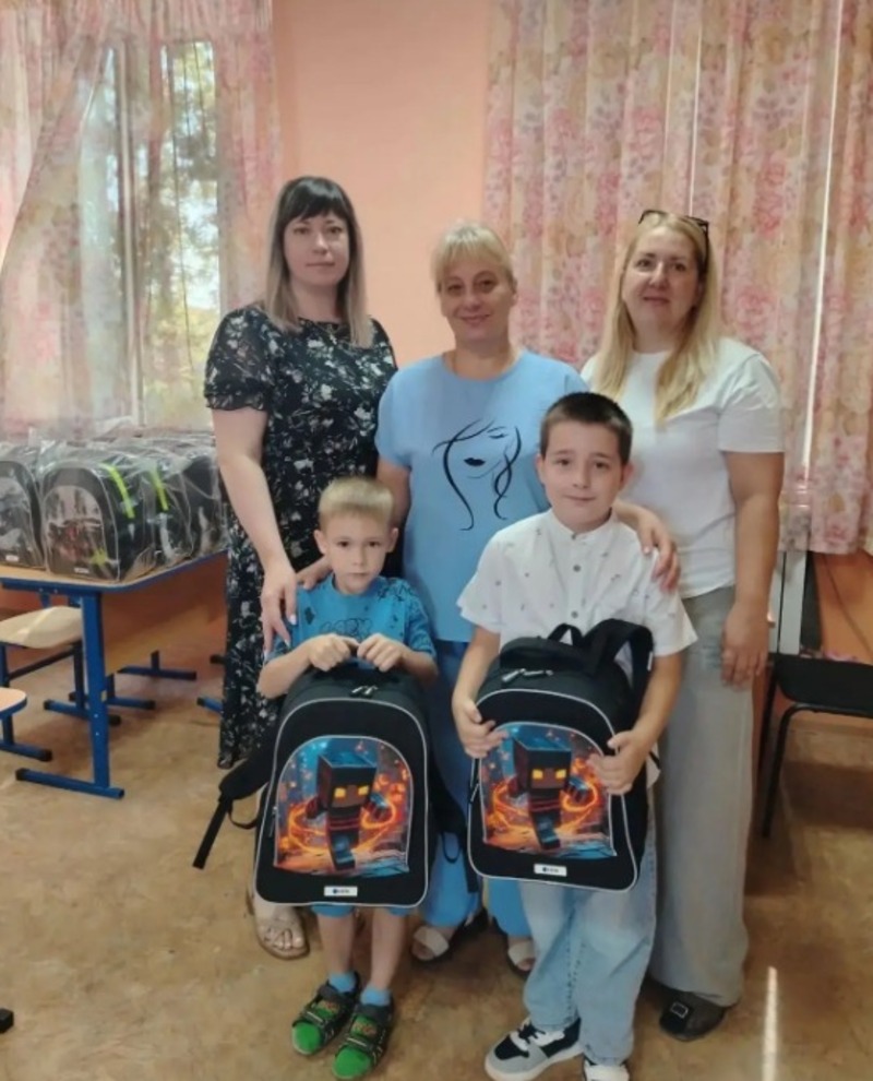 230 енотаевских первоклассников получат от КТК новые ранцы