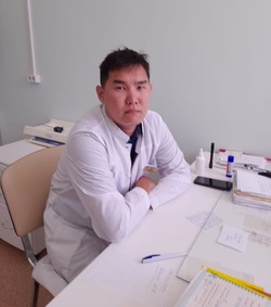 В Енотаевском районе у маленьких пациентов поликлиники новый врач
