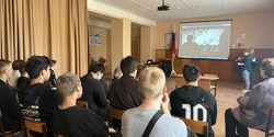 Енотаевским студентам презентовали историческую композицию «Ступени Победы»