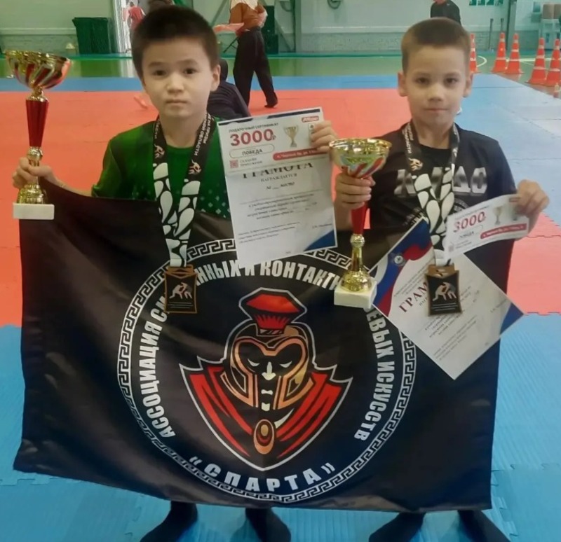 Енотаевские борцы завоевали золото в межрегиональном турнире