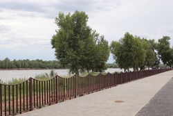 В селе Енотаевка завершился первый этап благоустройства парка