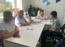 В Енотаевском округе помогают ветеранам СВО найти работу
