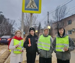 Енотаевские сотрудники Госавтоинспекции провели профилактическую акцию