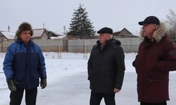 В селе Енотаевка открыта ледовая площадка