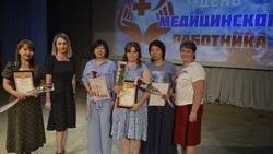 Глава Енотаевского района поздравил медицинских работников
