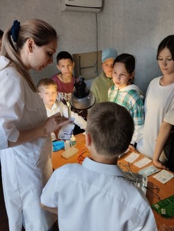 Воспитанники енотаевского приюта посетили районную ветеринарную станцию