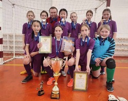 Футболистки енотаевской школы стали призерами областных соревнований