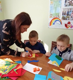  Юные енотаевцы готовят подарки для мам и бабушек