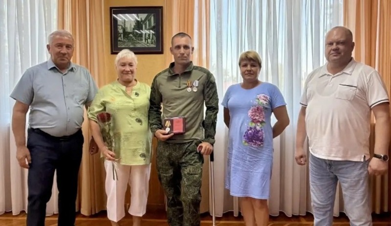 Енотаевцу вручена медаль «За воинскую доблесть» 