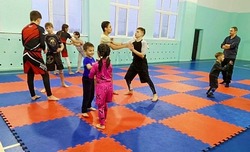 Юные енотаевцы закрепляют практические навыки по карате