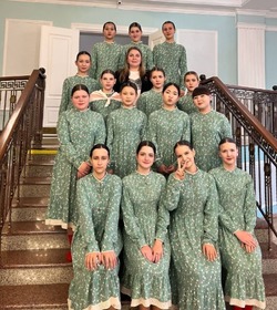 Енотаевский коллектив «Лайт-Дэнс» выступил на концерте «Поклонимся великим тем годам»