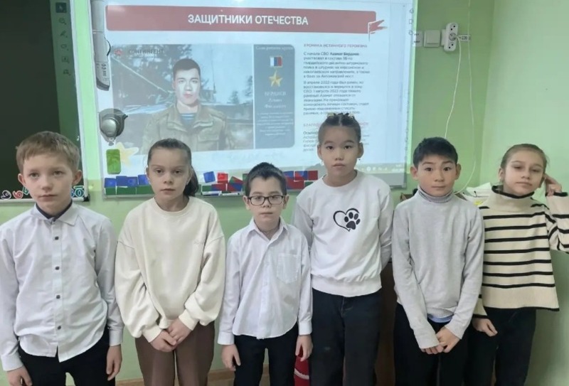 В Енотаевском округе проходит онлайн-акция «Поздравь защитника Отечества»