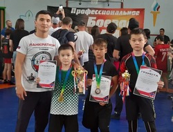 Енотаевские спортсмены приняли участие в соревнованиях «Борьба без курток»