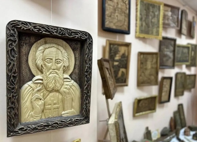 Творческие работы енотаевцев представлены на областной выставке