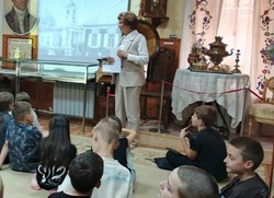 В Енотаевском музее прошёл познавательный час ко Дню строителя