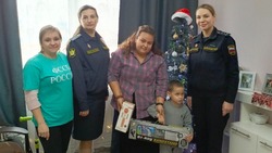 Малыши из Енотаевского округа продолжают получать новогодние подарки