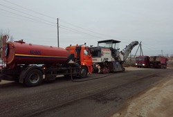 В селе Енотаевка приступили к ремонту объездной дороги