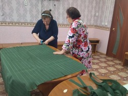  В селе Енотаевка изготавливают маскировочные сети