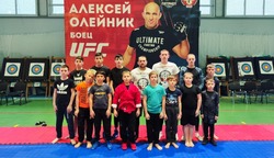 Енотаевские спортсмены встретились с легендарным бойцом UFC Алексеем Олейником